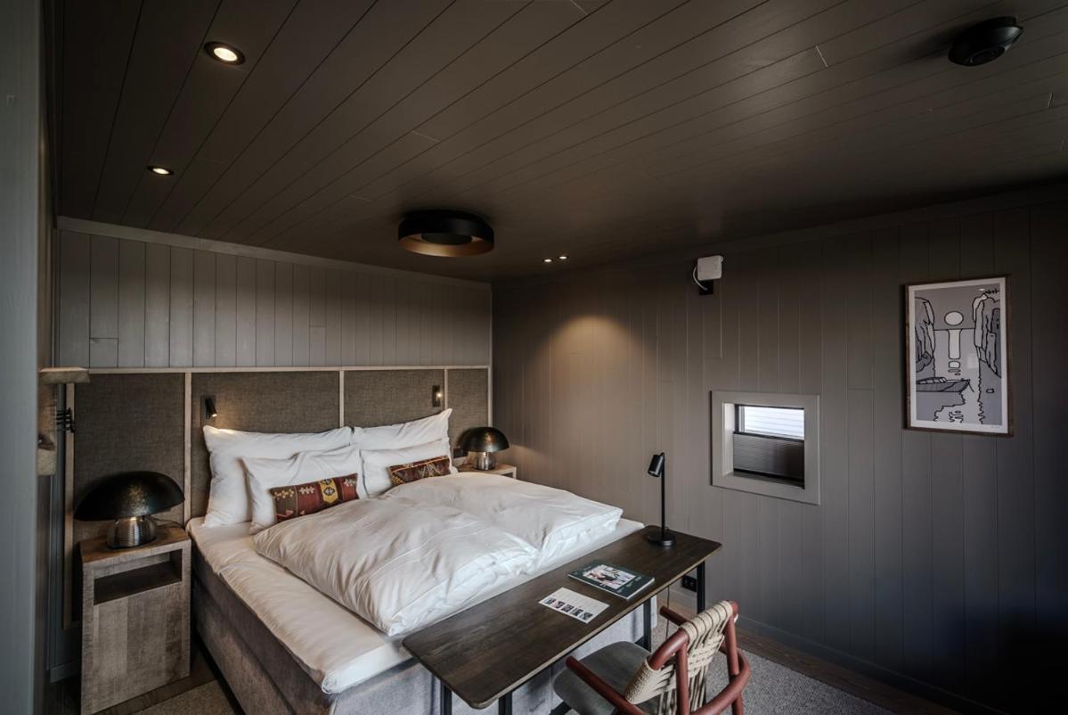 Henningsvaer Bryggehotell - By Classic Norway Hotels Extérieur photo